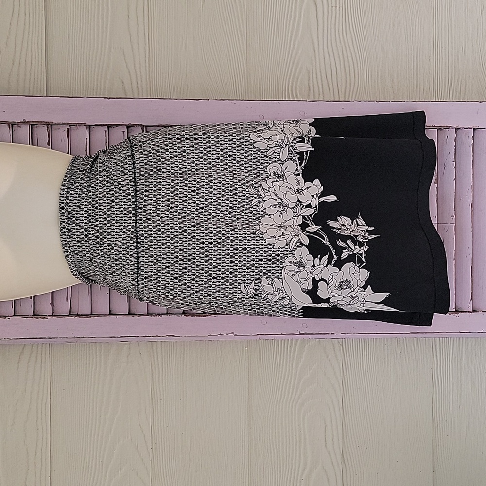 💗 MAX STUDIO Skirt Pull On Black & White M